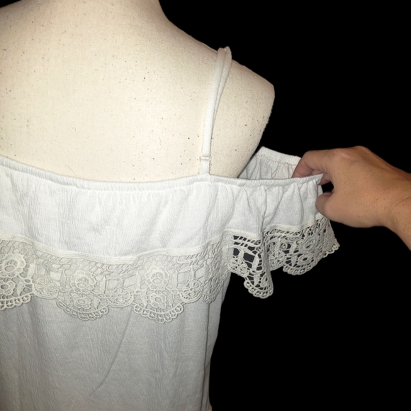 NEW NB Cold-Shoulder Top - Picture 8 of 9